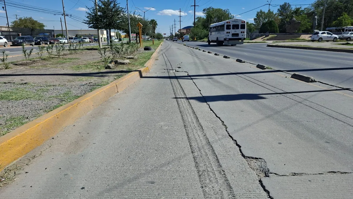 Atropella patrulla a peatón en carril confinado del BRT en Zaragoza