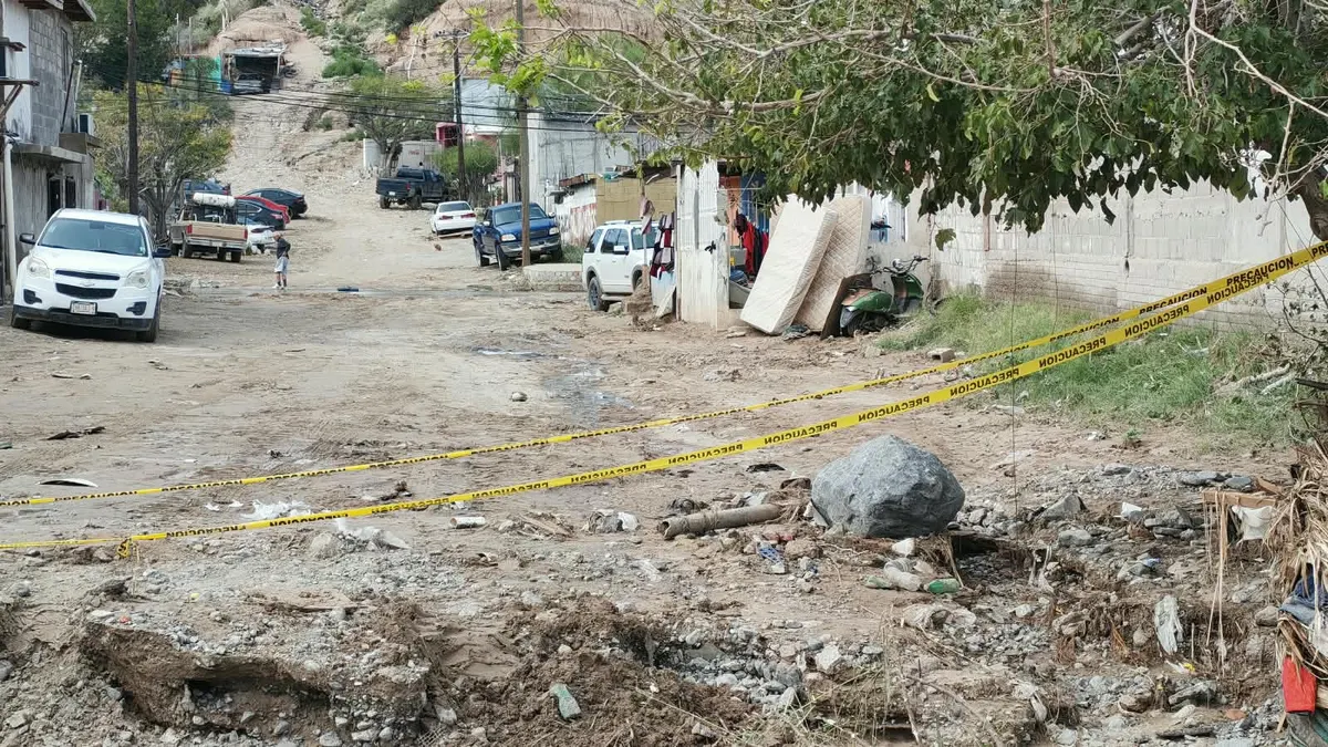 Vecinos de la Francisco Sarabia exigen frenar deslaves en la calle Santiago