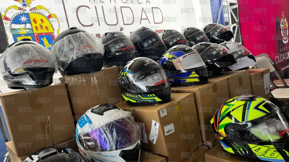 Reparte Seguridad Vial cascos a motociclistas en Juárez