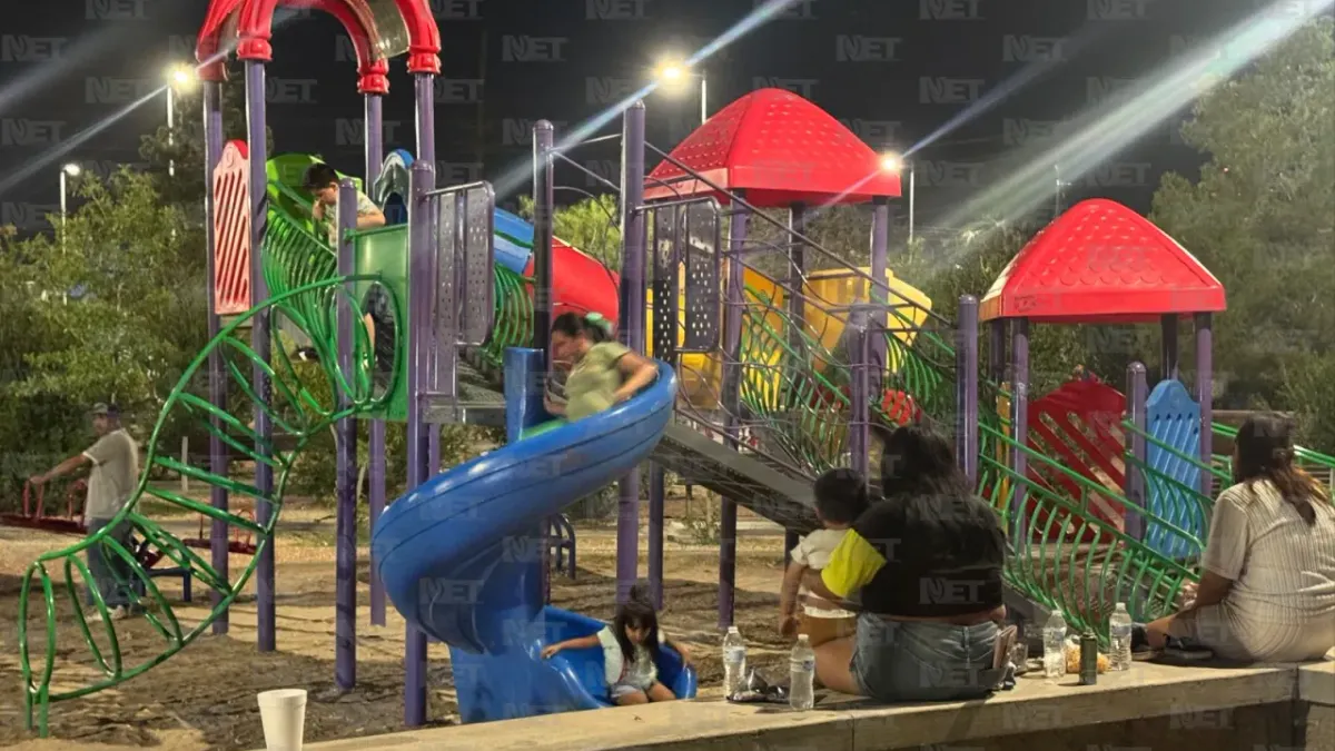 Disfrutan familias en el parque de La Chaveña