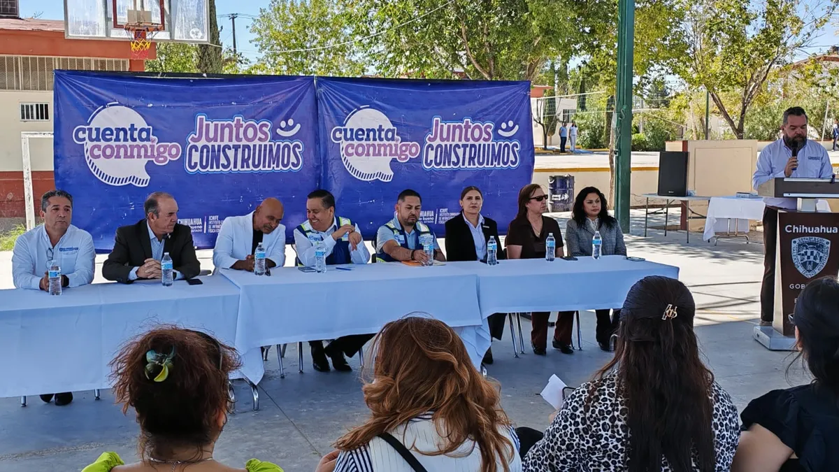 Reciben 10 escuelas de Juárez apoyo del Ichife tras lluvias
