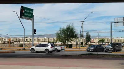 Falla de semáforos en cruce Teófilo Borunda y Villarreal Torres complica el tránsito