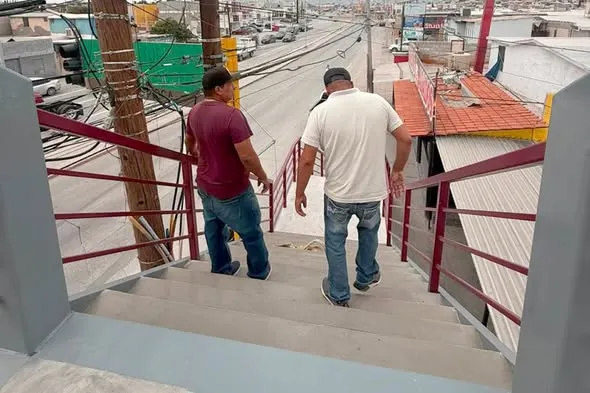 Estrenan puente peatonal en cruce de Tapioca y Manuel J. Clouthier
