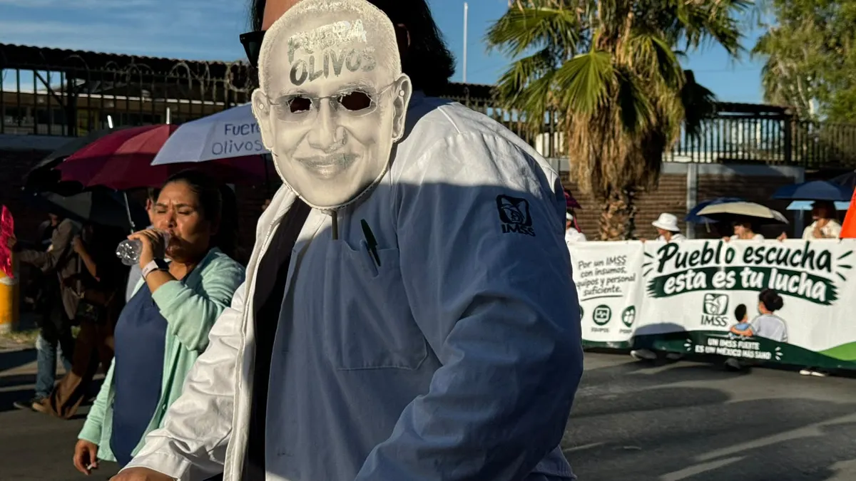 Trabajadores del IMSS rechazan aumento salarial y salen a las calles en Juárez