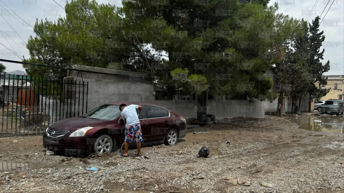 Lluvias abren zanja y afectan viviendas en Granjas de Chapultepec