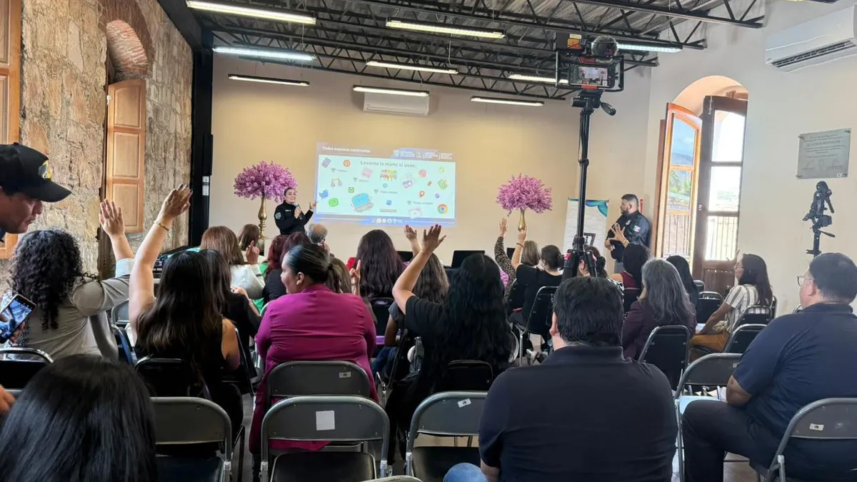 Reciben mujeres periodistas de Parral capacitación en ciberseguridad