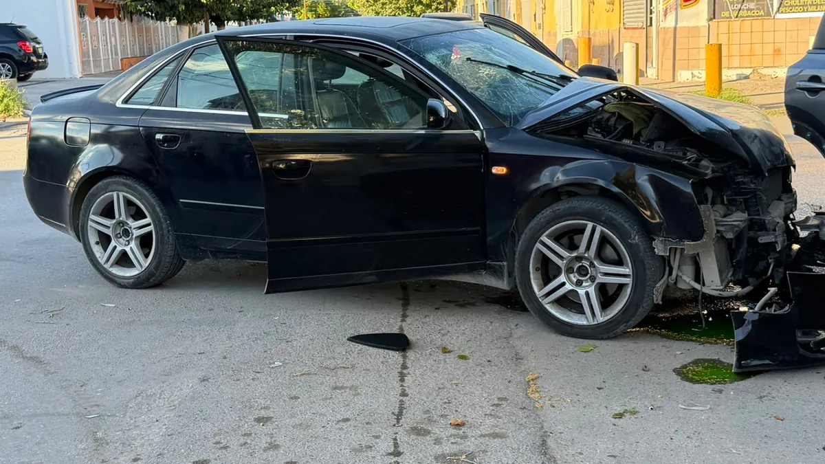 Chocan Audi y Nissan en Vicente Guerrero; hay una mujer y dos menores lesionados