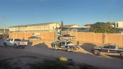 Dejan arreglo fúnebre con amenaza en secundaria de Loma Blanca