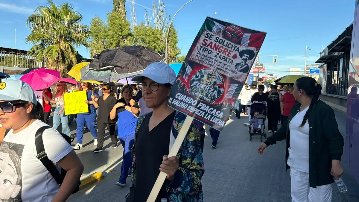 Trabajadores del IMSS rechazan aumento salarial y salen a las calles en Juárez