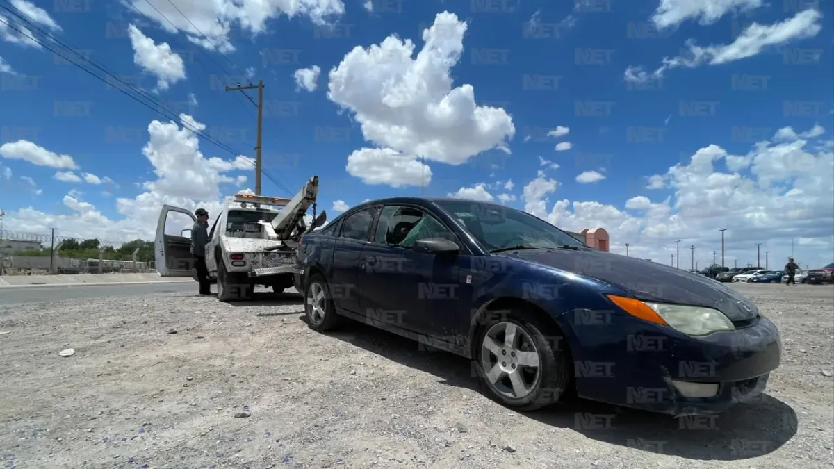 Aseguran auto vandalizado en estacionamiento del bulevar Zaragoza y Tecnológico