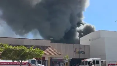 Incendio en plaza comercial deja 6 muertos y 38 heridos en Los Mochis