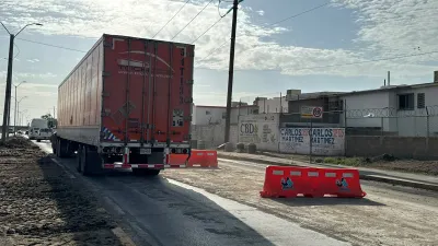 Reabren dos carriles del Juan Pablo II tras reparación de hundimiento