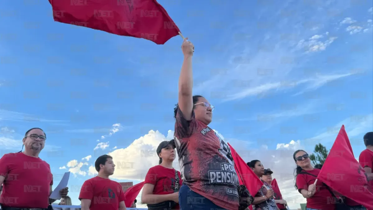 Marchan docentes en Juárez: Exigen mejores condiciones laborales