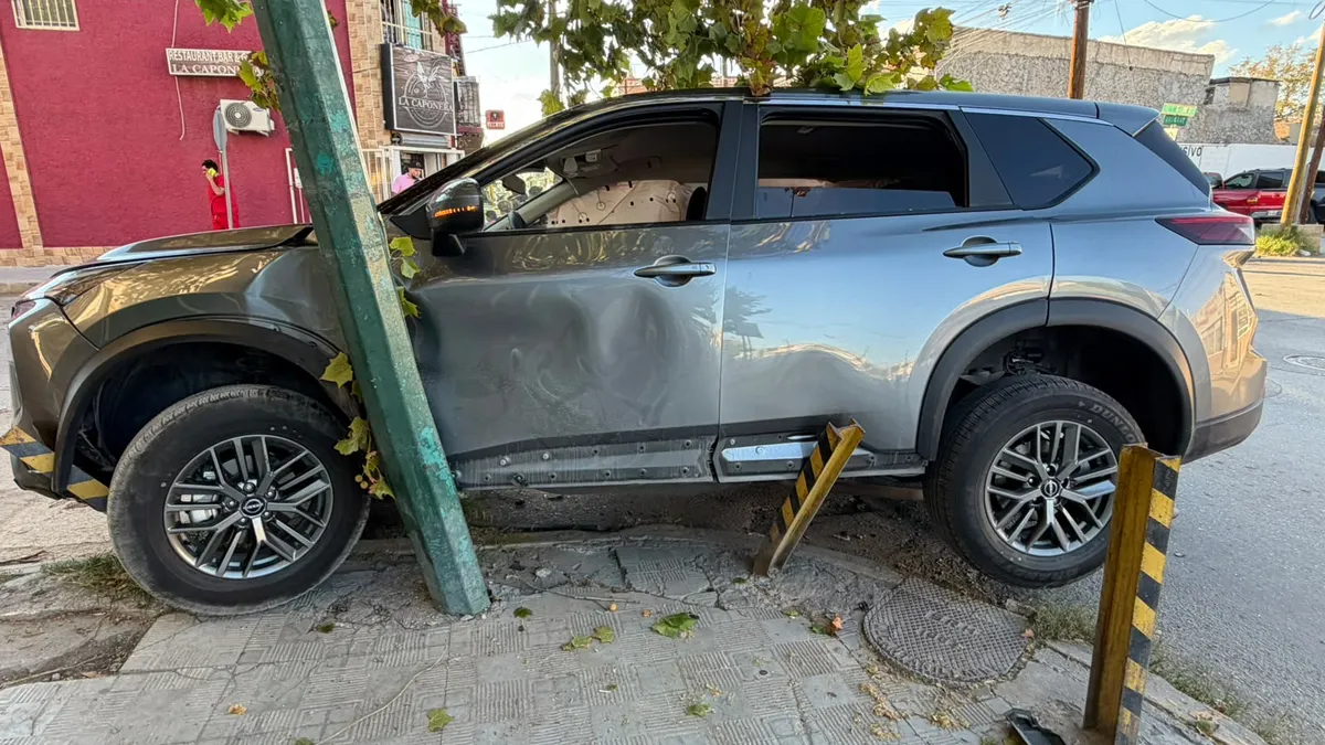Chocan Audi y Nissan en Vicente Guerrero; hay una mujer y dos menores lesionados