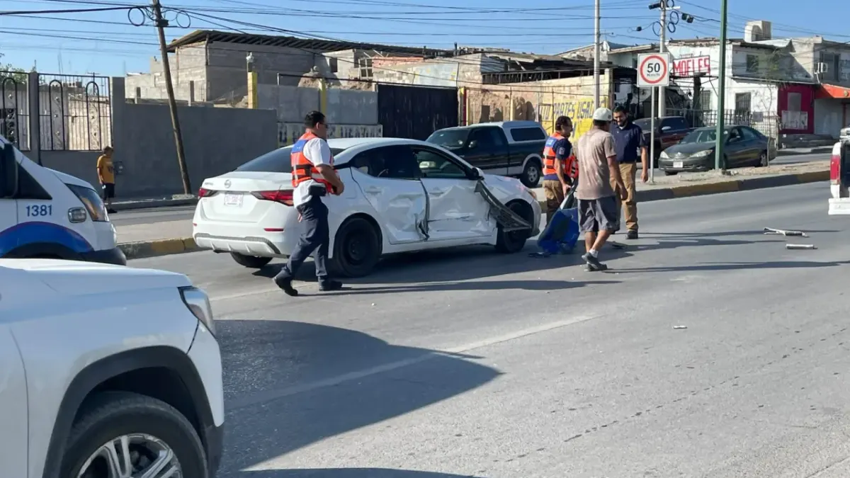 Conductor omite alto y provoca choque en la Carlos Amaya