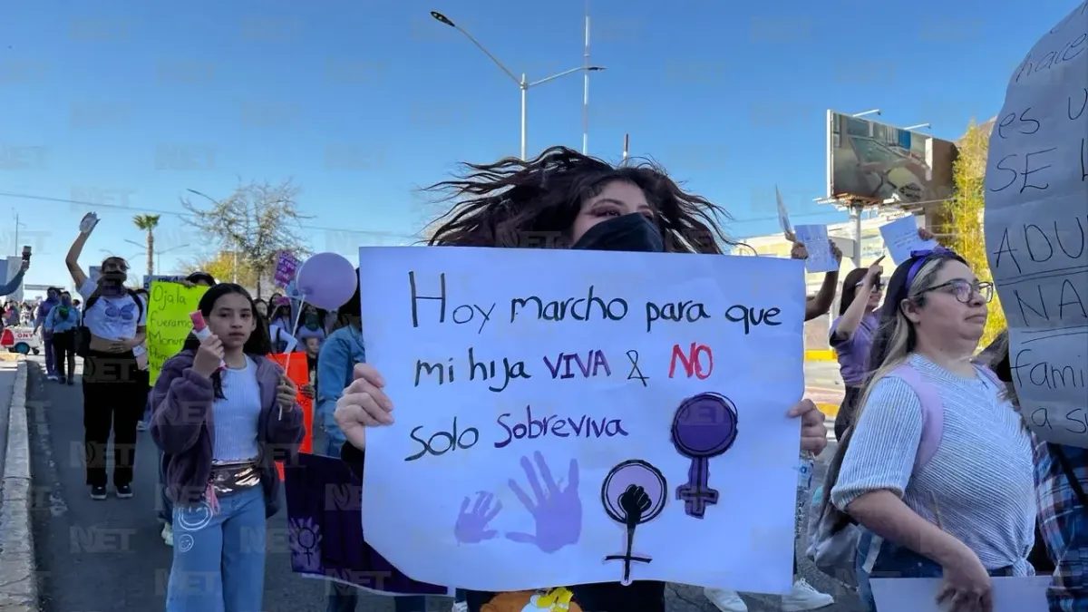 Marchan miles de mujeres en Chihuahua