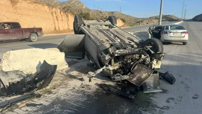 Accidente con volcadura en Camino Real deja solo daños materiales
