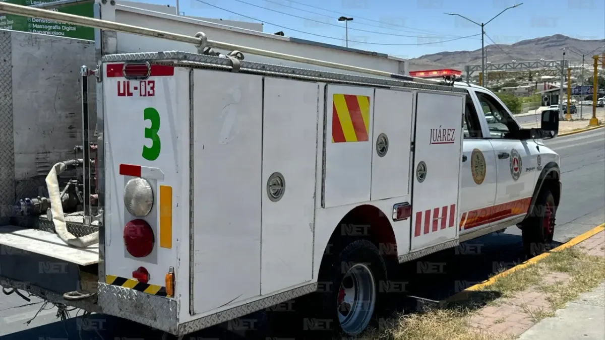 Investigan autoridades auto sumergido en vaso de captación