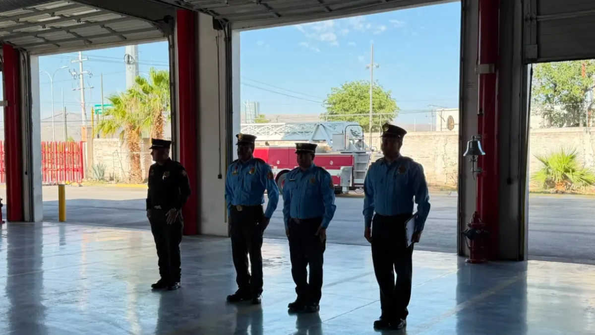 Despiden Bomberos de Juárez a Teniente Enoc García tras 26 años de servicio