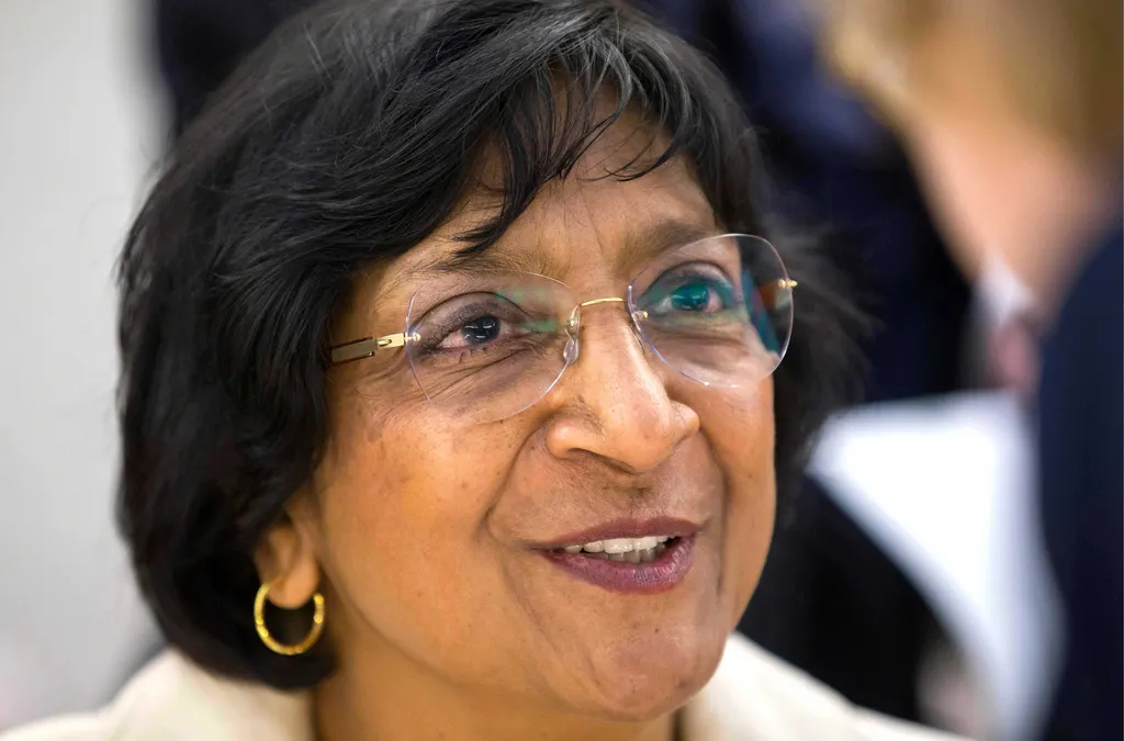 Otorgan Nobel de la Paz a Navi Pillay, jueza que alzó la voz contra el genocidio