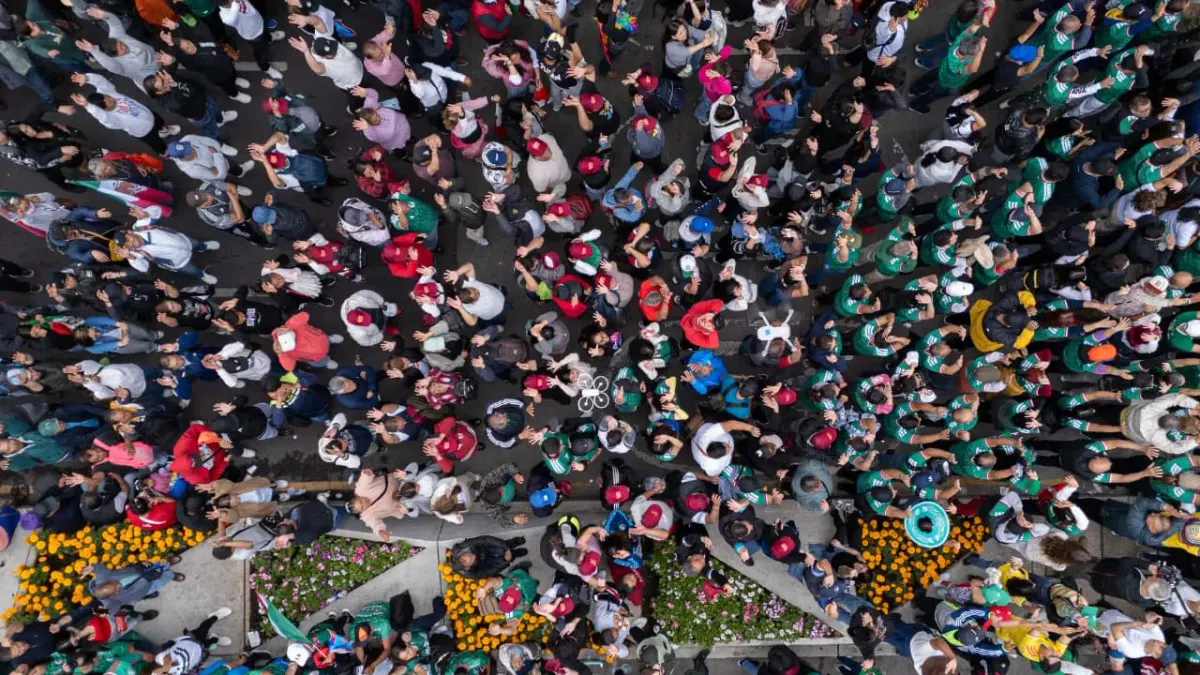 Busca CDMX récord Guinness con masiva ola humana en Paseo de la Reforma