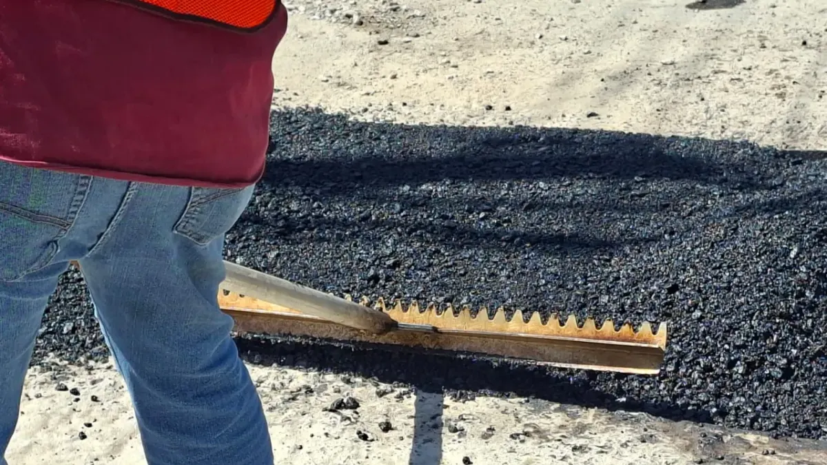 Atienden baches en la Galeana para mejorar acceso a escuelas e iglesia