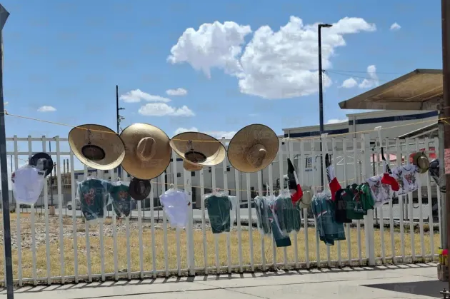 Invitan a tramitar permisos para vender artículos mundialistas en Juárez