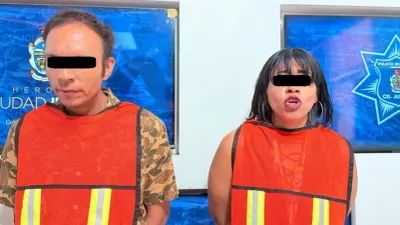 Detienen policías a pareja por presunto robo a casa habitación en Juárez