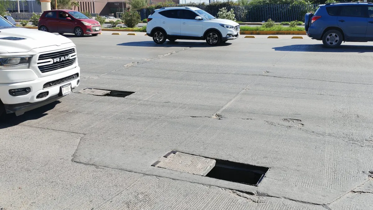 Alertan por registros de Telmex sin tapa en la avenida Tecnológico
