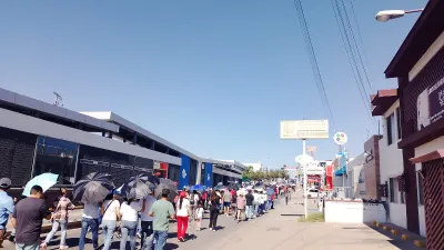 Denuncian trabajadores del IMSS que deben comprar sus propios insumos