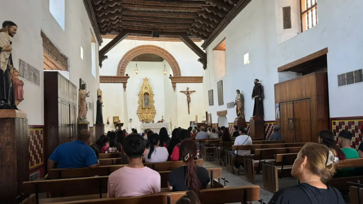 Se unen madres buscadoras y deudos de Plenitud para orar en misa