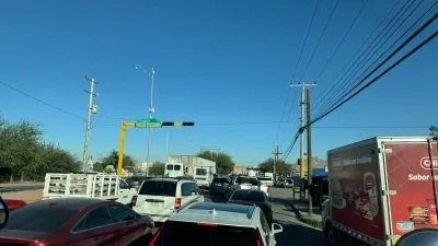 Reportan tráfico intenso en varias avenidas; tiempos de traslado aumentan hasta 50%