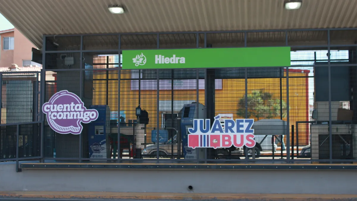Centro de Atención Móvil de JuárezBus se instala en estación Hiedra