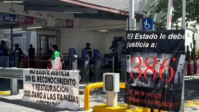 Protestan en puente Santa Fe por caso de crematorio Plenitud