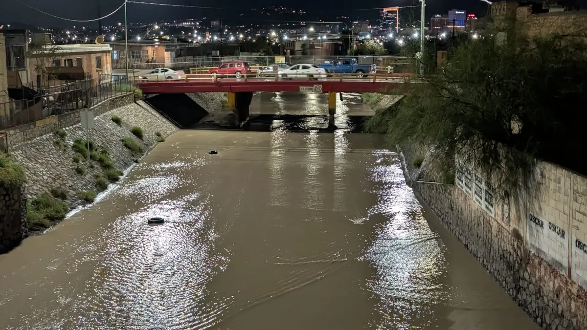 Amanece Juárez con calles inundadas; lluvias continuarán durante el día
