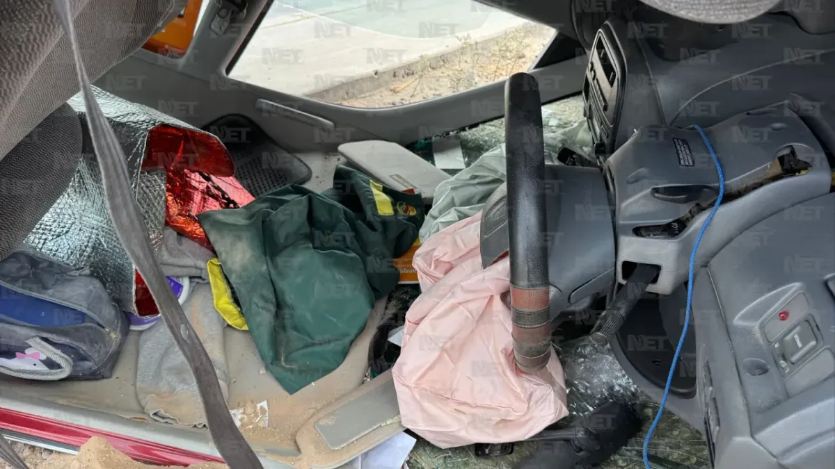 Abandonan vehículo volcado en el bulevar Independencia