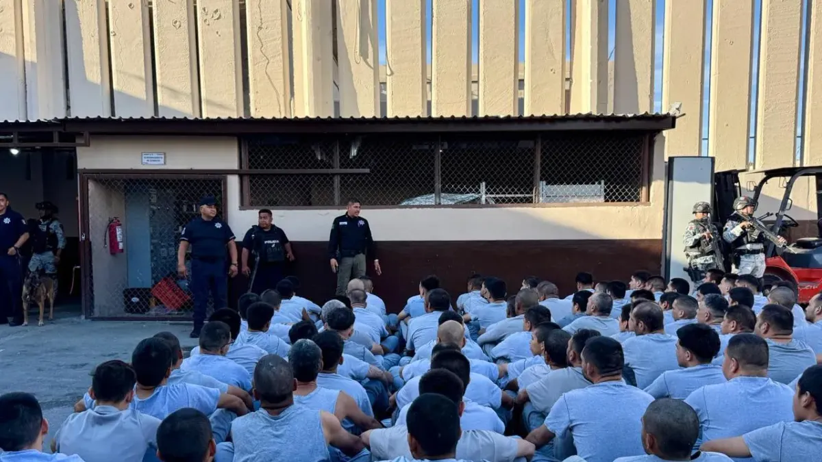 Hallan armas hechizas en operativo dentro del Cereso 3