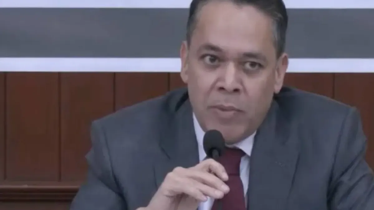 Se entrega a EU exsecretario de Finanzas de Sinaloa tras ser detenido en Europa