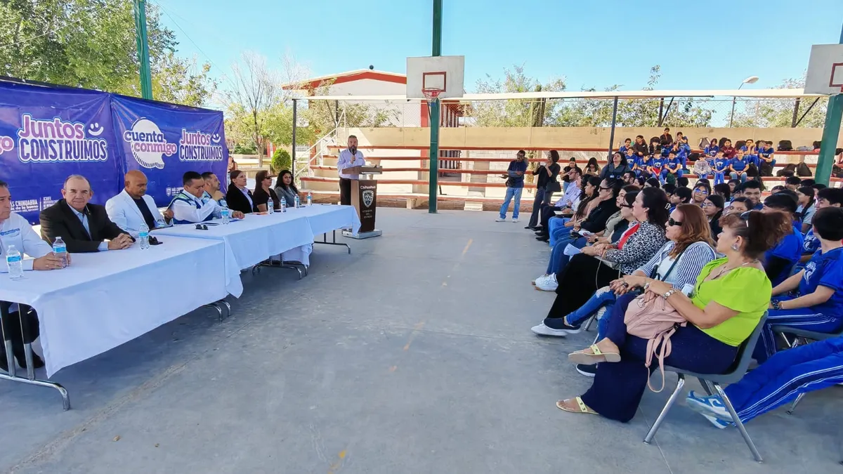 Reciben 10 escuelas de Juárez apoyo del Ichife tras lluvias
