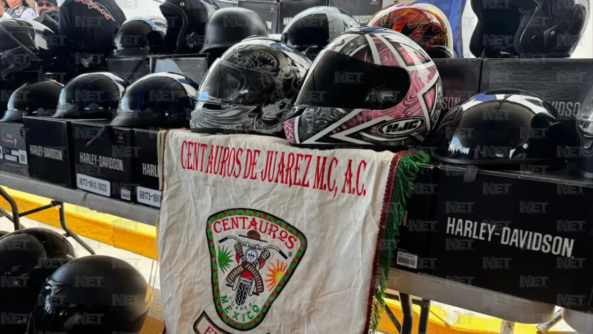 Reparte Seguridad Vial cascos a motociclistas en Juárez