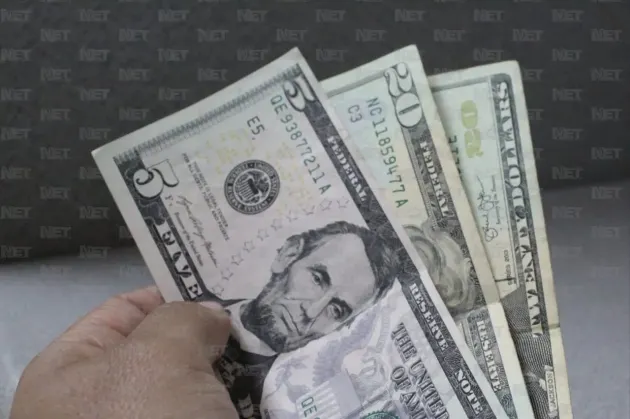 Registra precio del dólar ligero descenso este viernes
