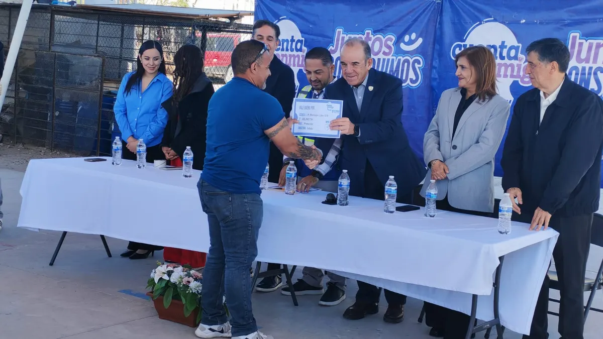 Entregan materiales de construcción a 12 escuelas de Juárez