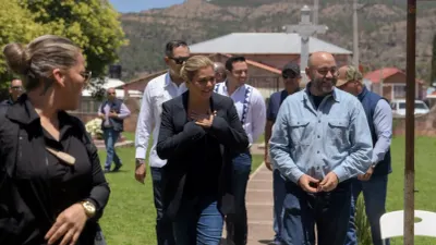 Asiste Maru Campos a misa por jesuitas asesinados en Cerocahui