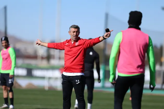 Evita Pedro Caixinha pronunciarse sobre su permanencia en Bravos tras goleada