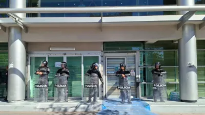 Policía resguarda Congreso durante votación de matrimonio igualitario