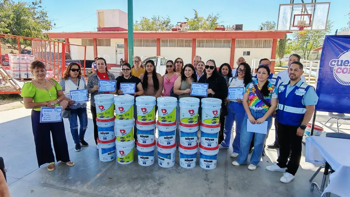 Reciben 10 escuelas de Juárez apoyo del Ichife tras lluvias