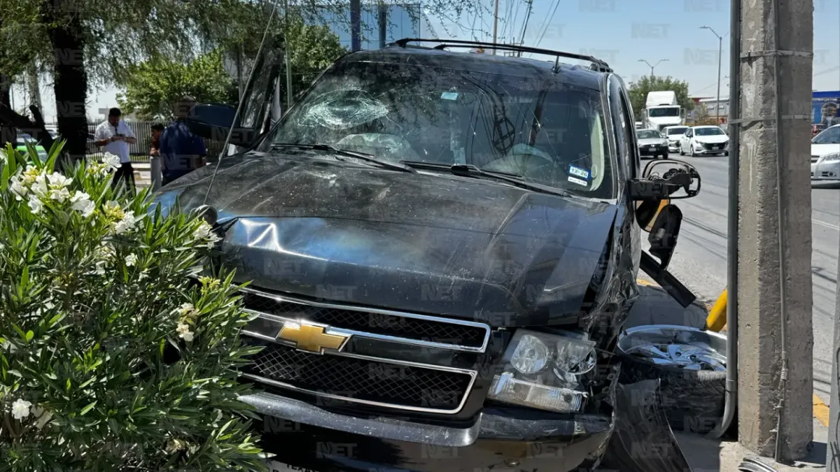 Choque entre Suburban y pickup deja una mujer lesionada en la Tecnológico