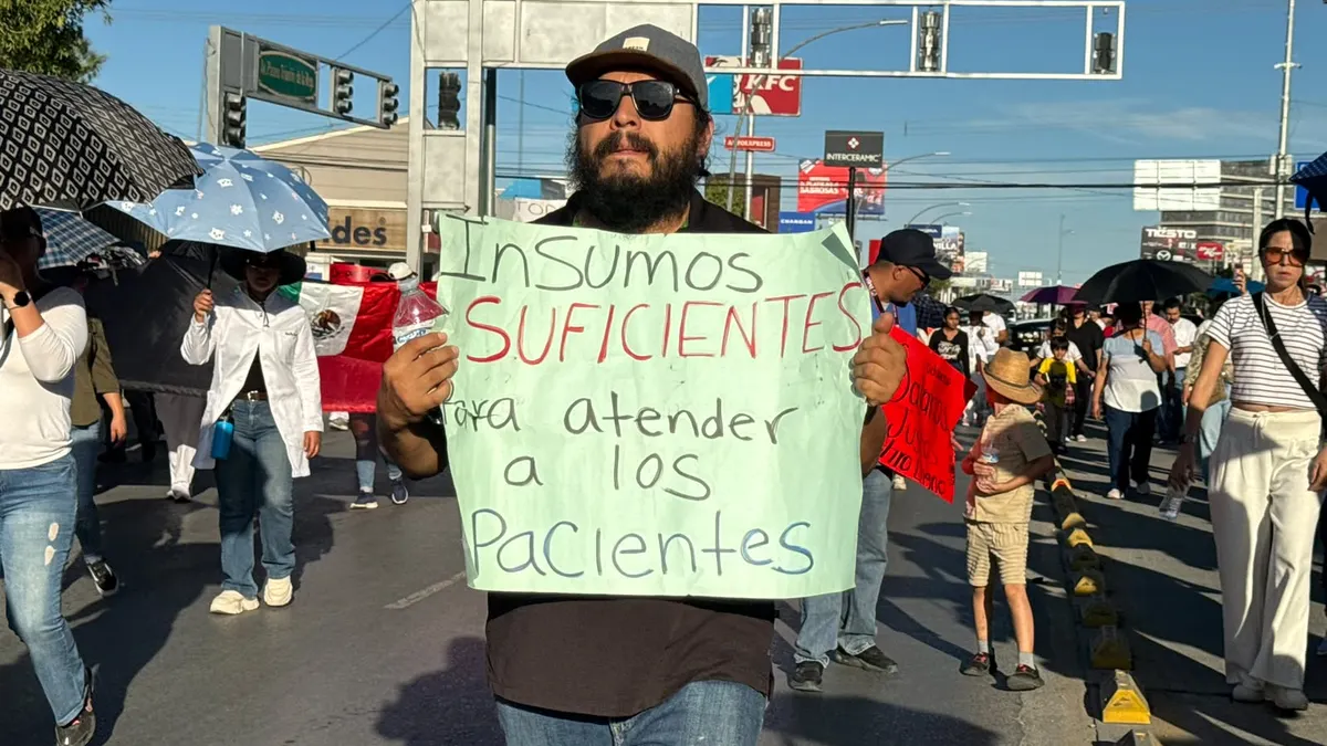 Trabajadores del IMSS rechazan aumento salarial y salen a las calles en Juárez