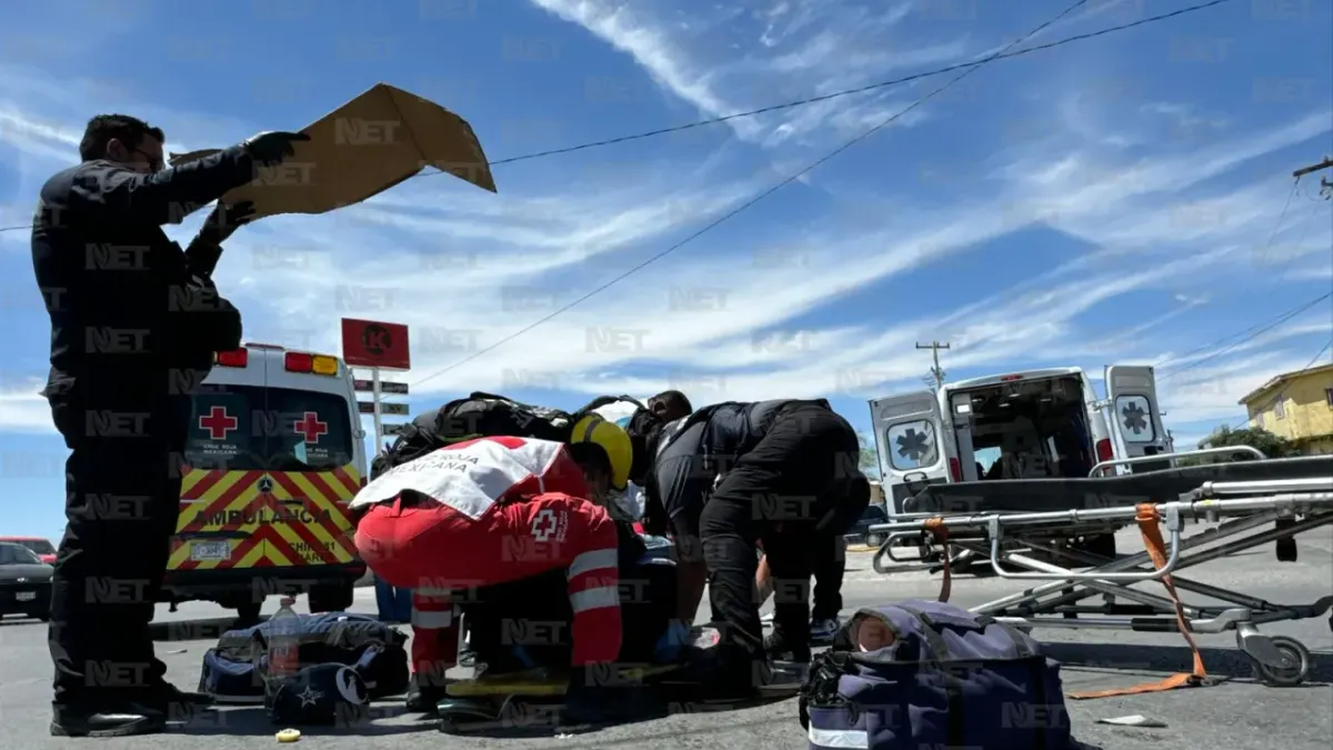 Conductor huye tras atropellar a pareja en motocicleta en bulevar Óscar Flores