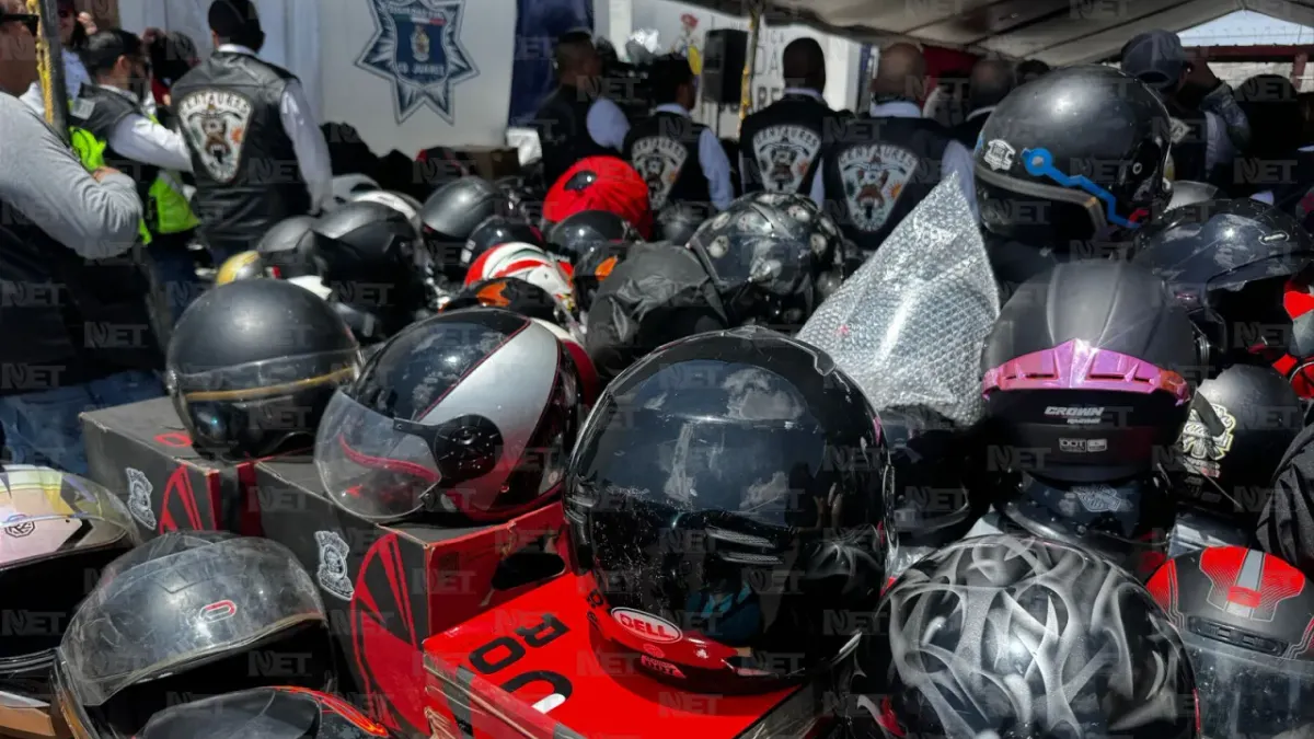 Reparte Seguridad Vial cascos a motociclistas en Juárez